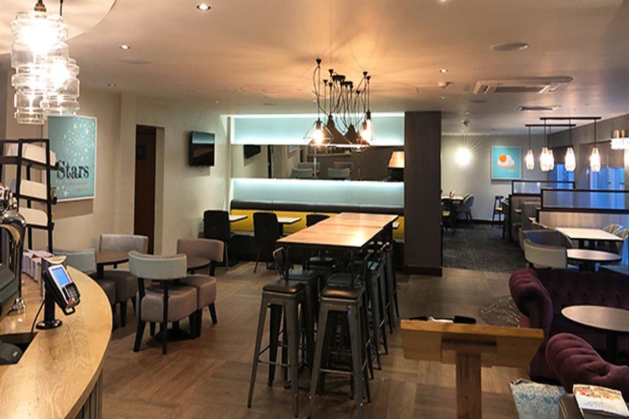 Premier Inn Watford Central Exterior photo
